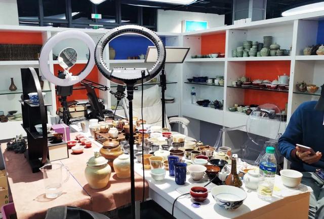 正在公示!全國僅十家!景德鎮(zhèn)市陶溪川文創(chuàng)街區(qū)擬命名為國家級(jí)文化產(chǎn)業(yè)示范園區(qū)